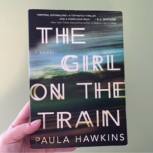 📚 4/25$ 📚 The Girl on the Train Book
